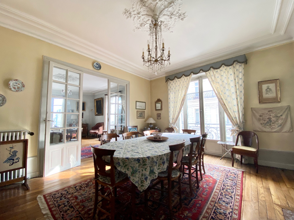 Appartement T8 à Rennes
