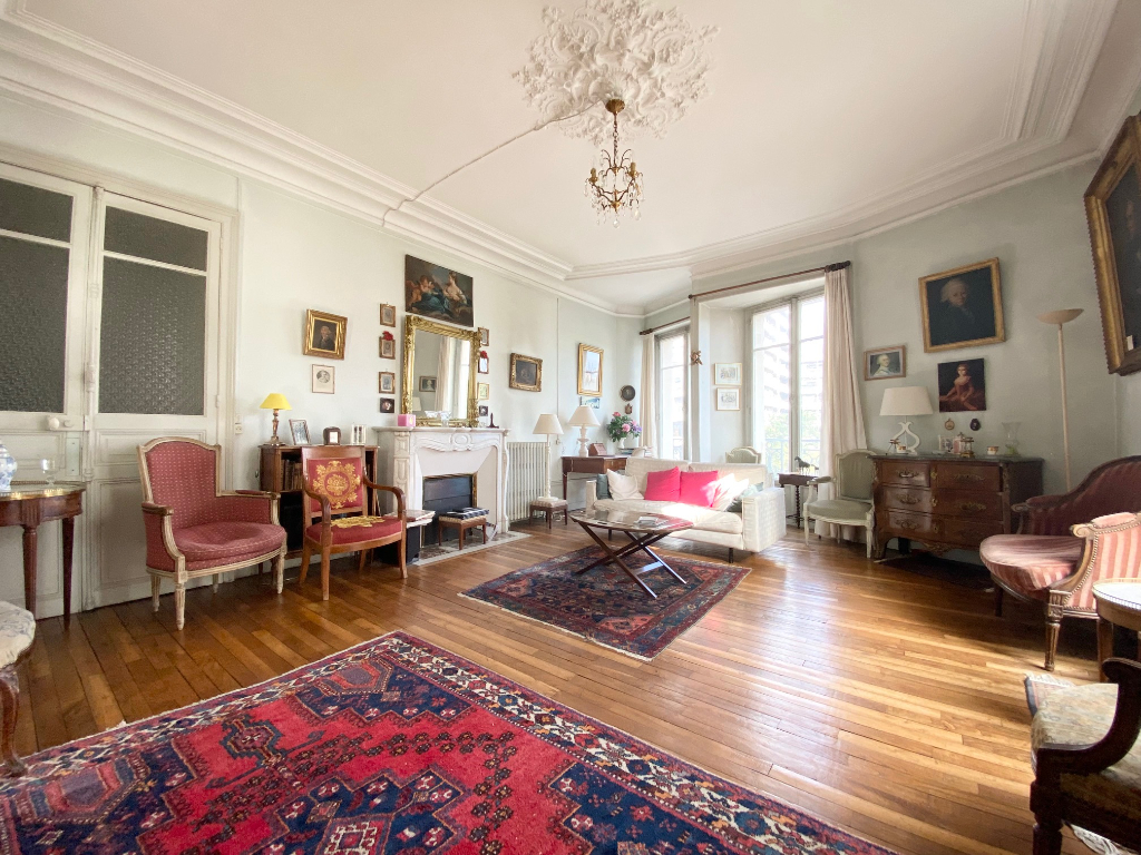 Appartement T8 à Rennes