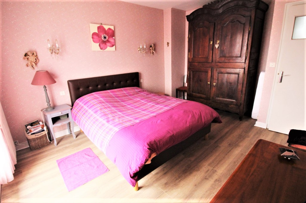 Maison T7 à Sens de bretagne
