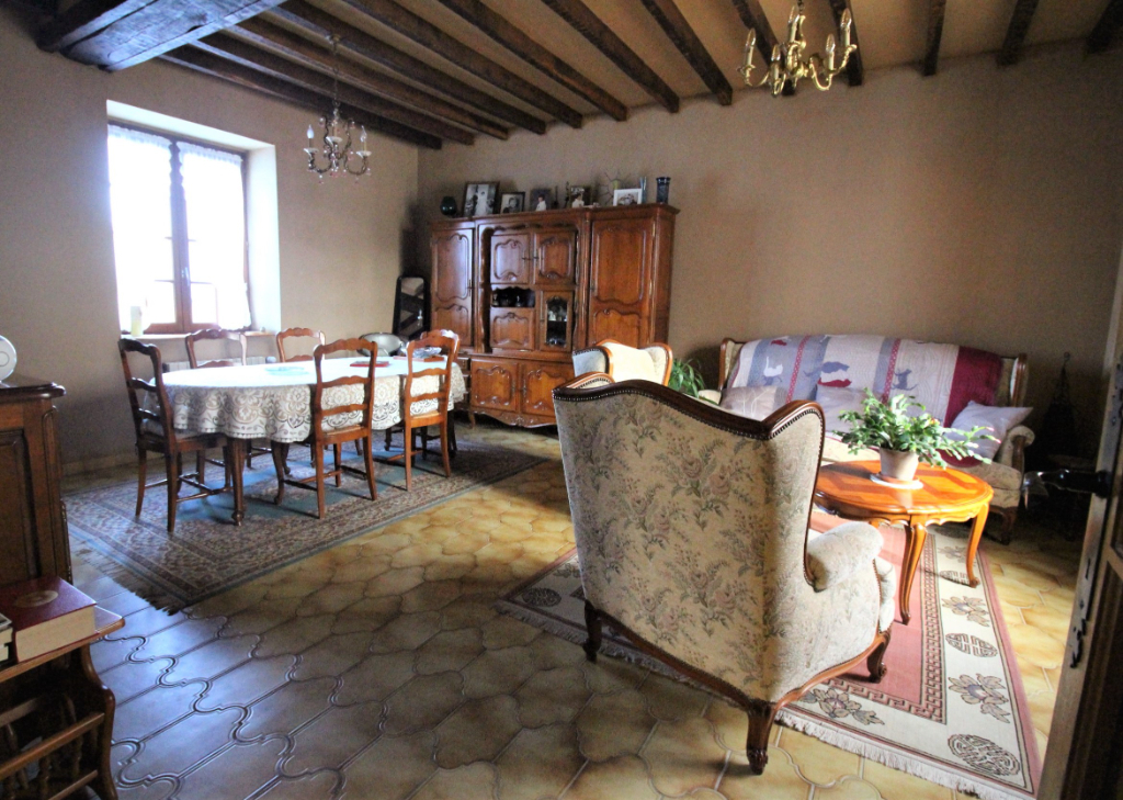Maison T6 à Mondevert