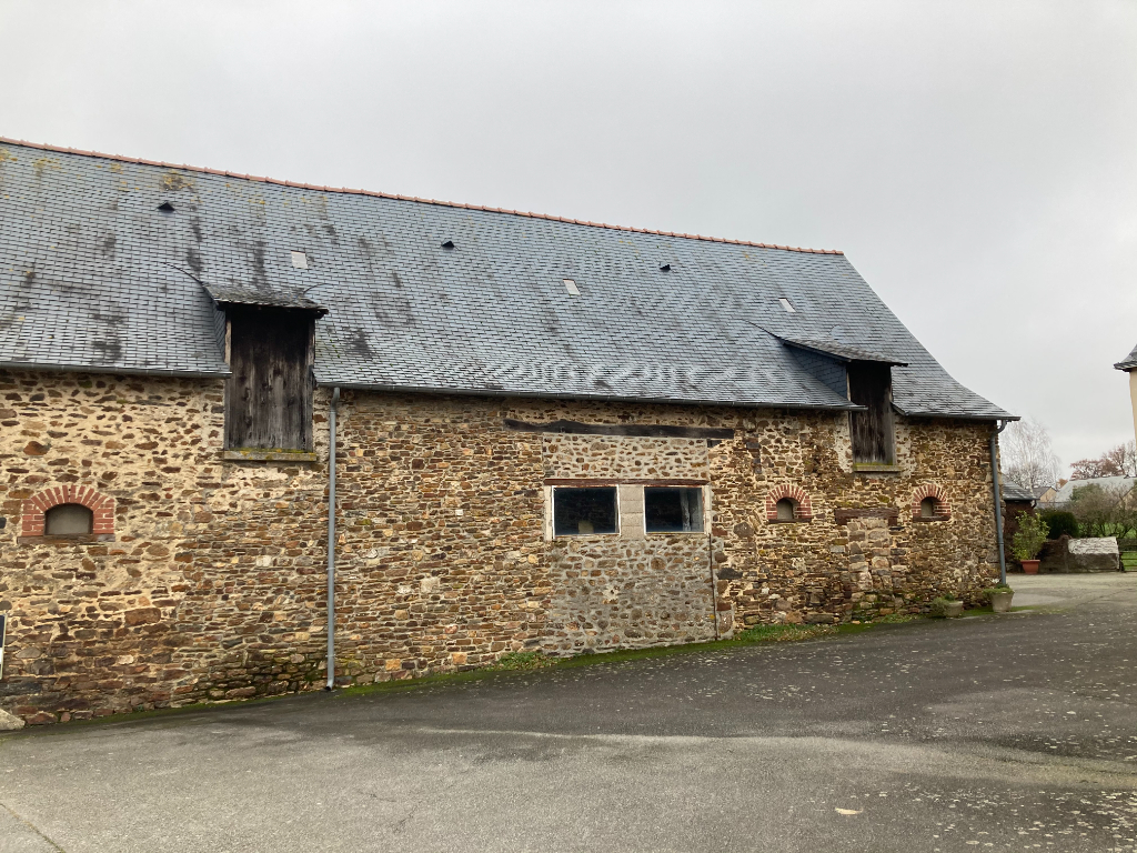 Maison T6 à Mondevert