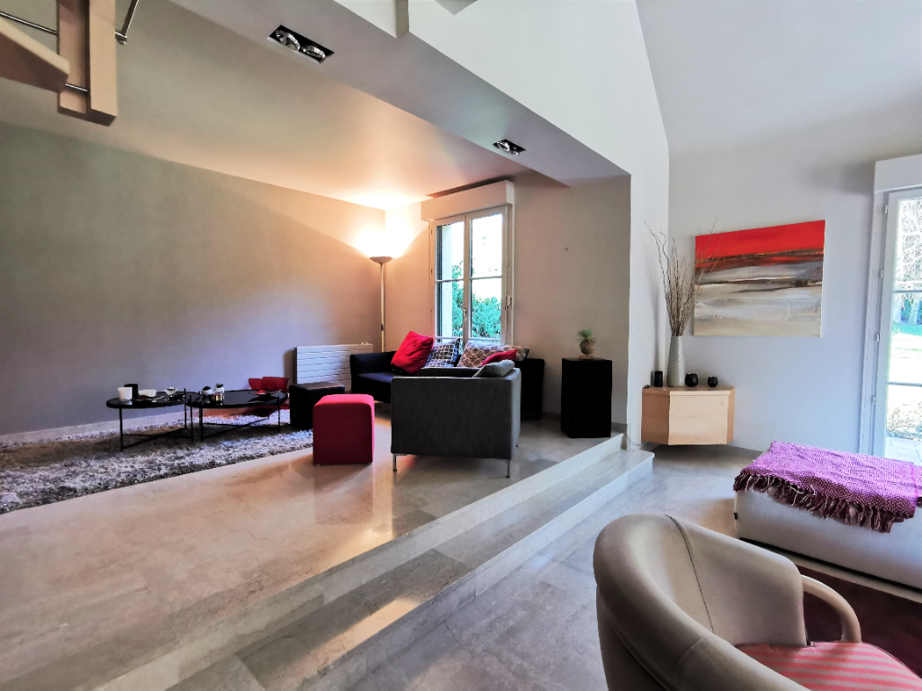 Maison T9 à Thorigne fouillard