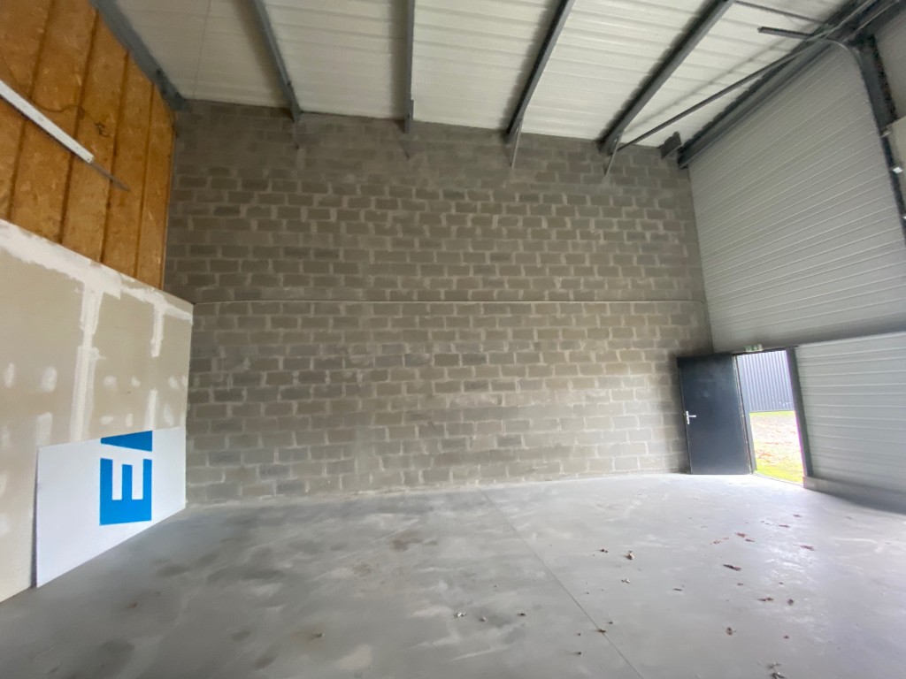 Local d'activité à Brece