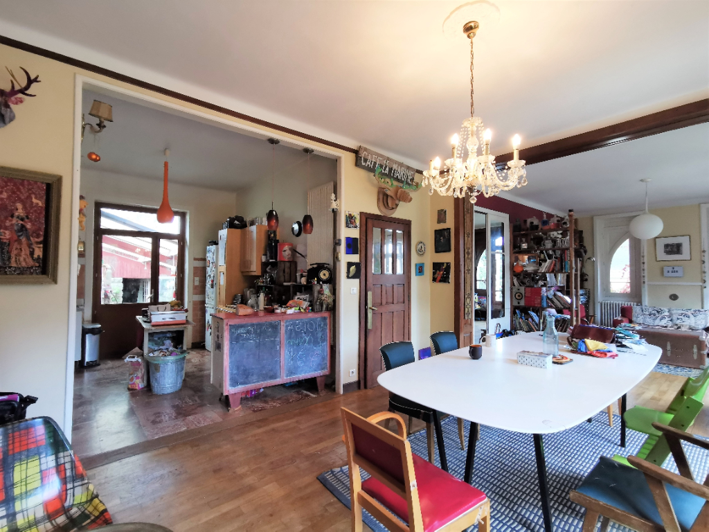 Maison T9 à Sens de bretagne