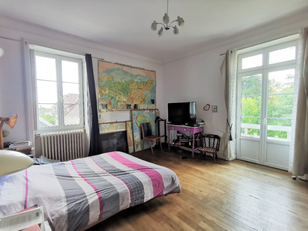 Maison T9 à Sens de bretagne