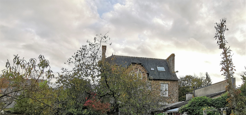 Maison T9 à Sens de bretagne