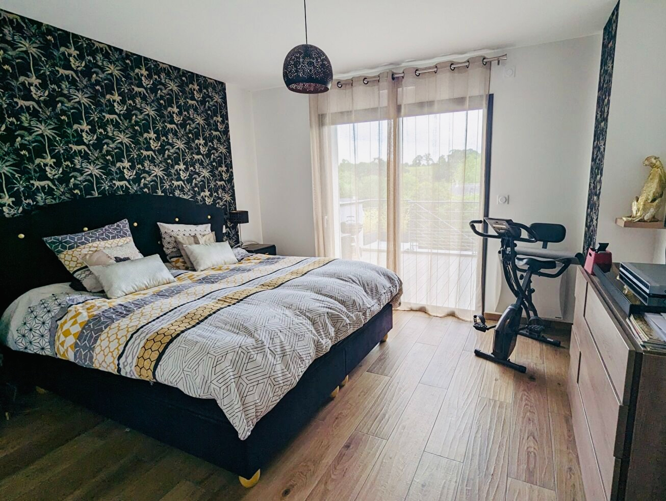 Maison T8 à Montreuil sous perouse