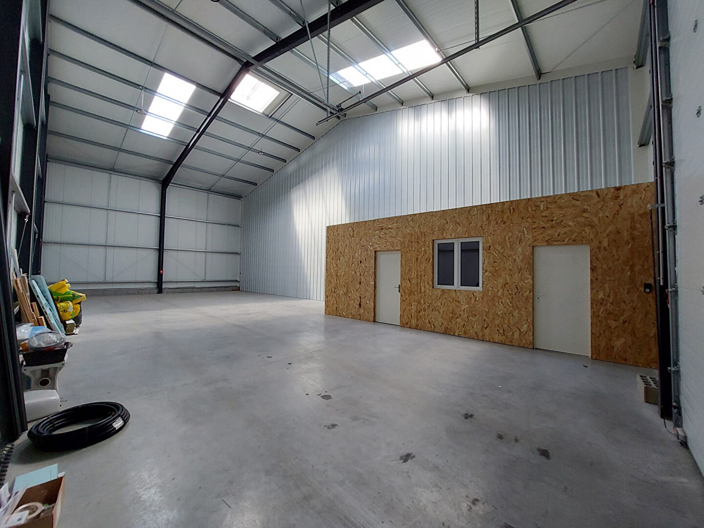 Entrepôt/local industriel à Breal sous montfort