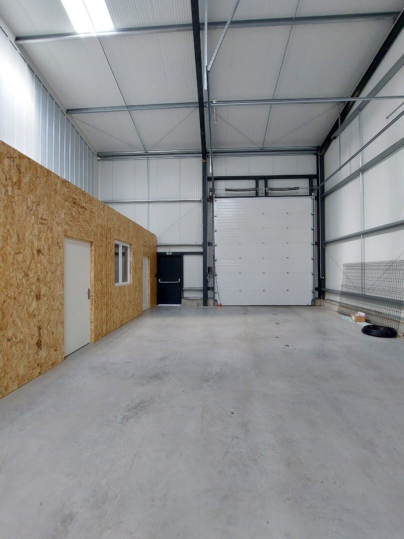 Entrepôt/local industriel à Breal sous montfort