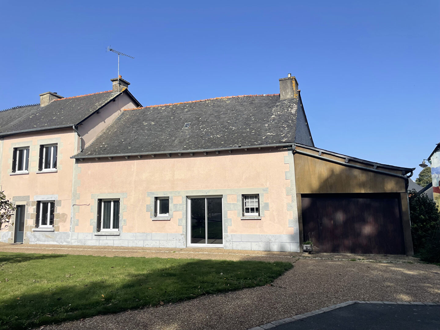 Maison T6 à Illifaut