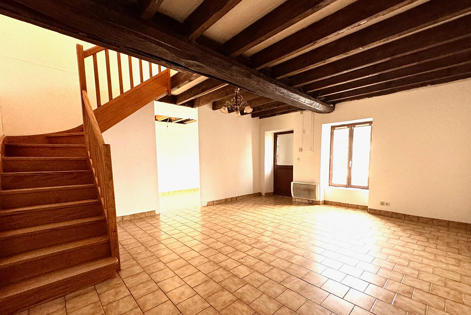 Maison T8 à Bourgon