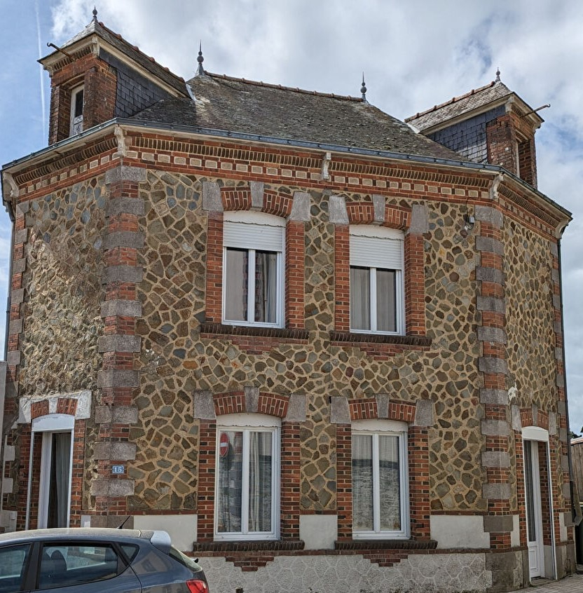 Maison T8 à Ferce