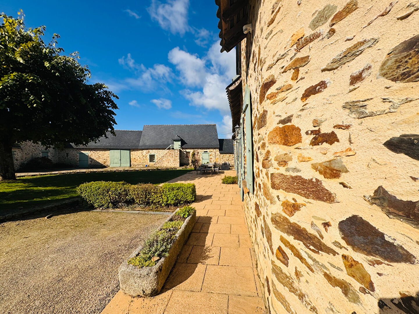 Maison T7 à Quelaines saint gault