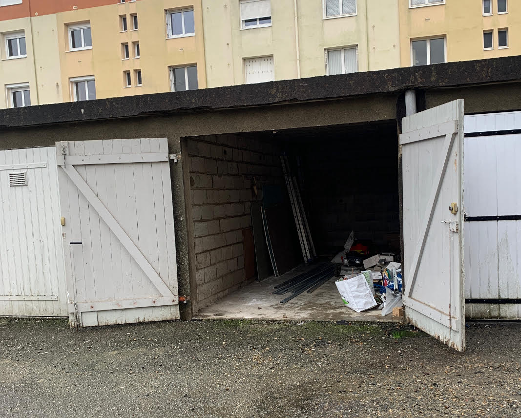 Garage T1 à Laval