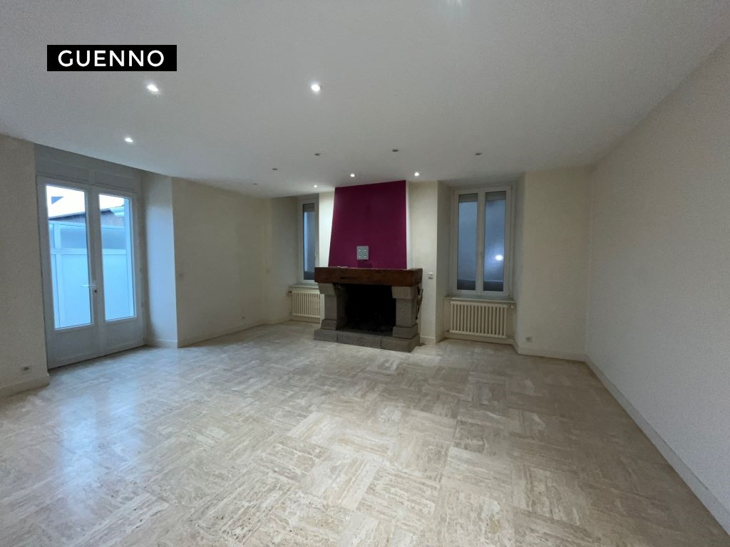 Appartement T7 à Montauban de bretagne