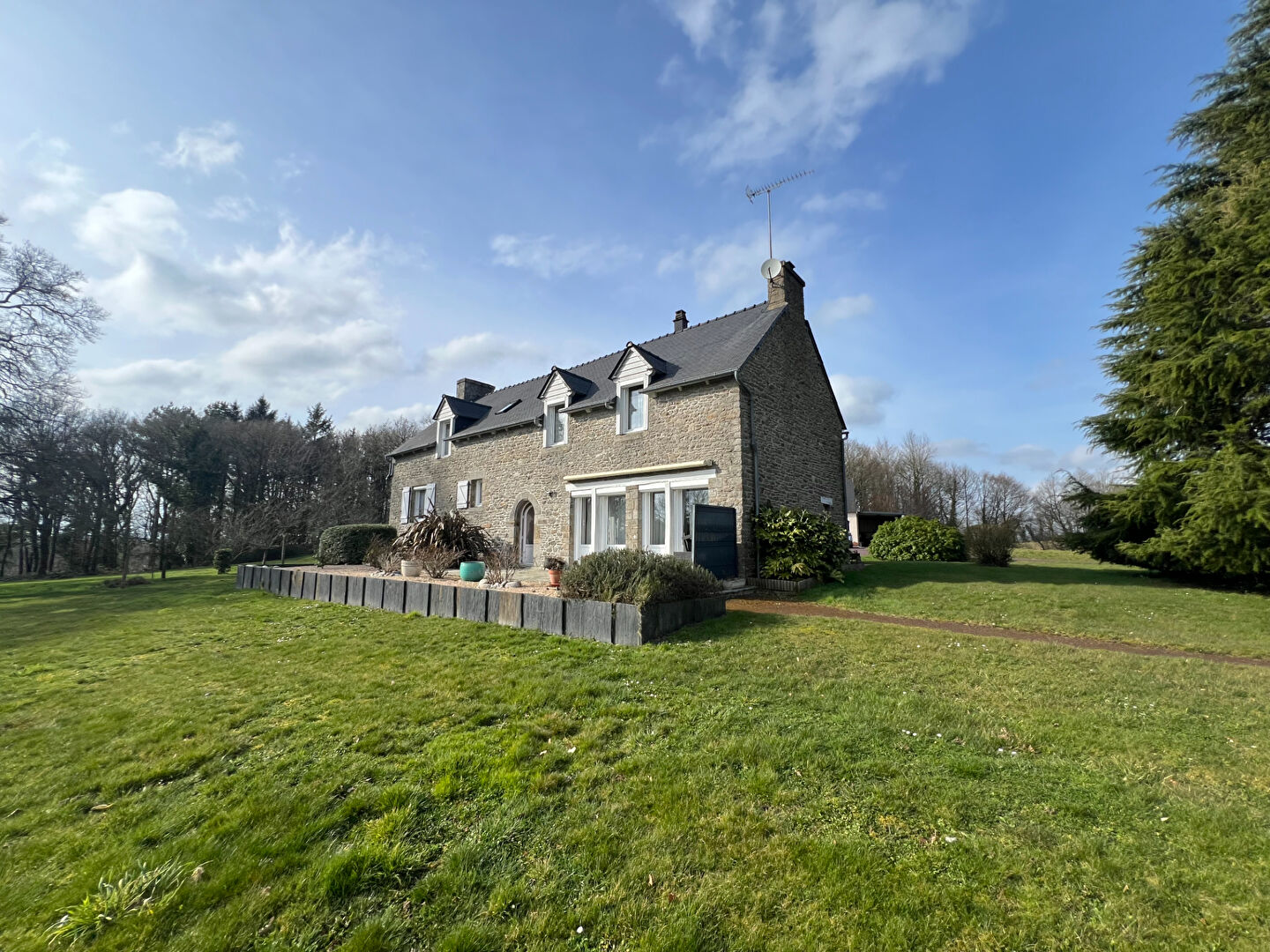 Maison T7 à Gomene