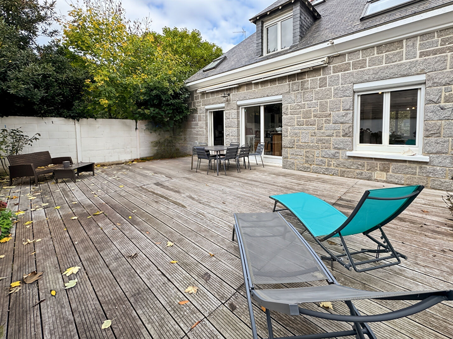 Photo LOCATION MAISON JULES FERRY / RUE DE FOUGERE / FAC DE DROIT - STATIONNEMENT ET EXTERIEUR image 2/5