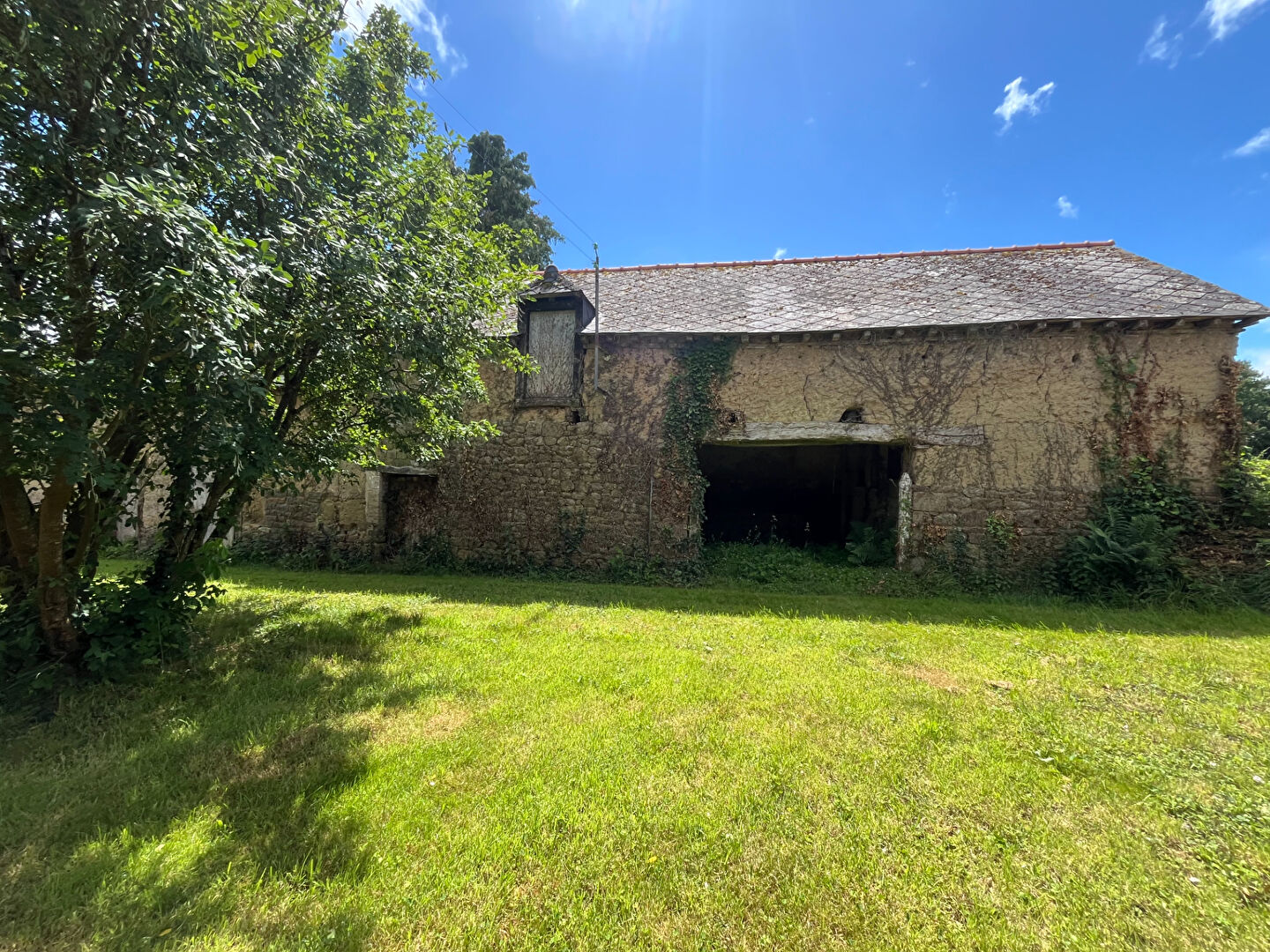 Maison T7 à La chapelle chaussee