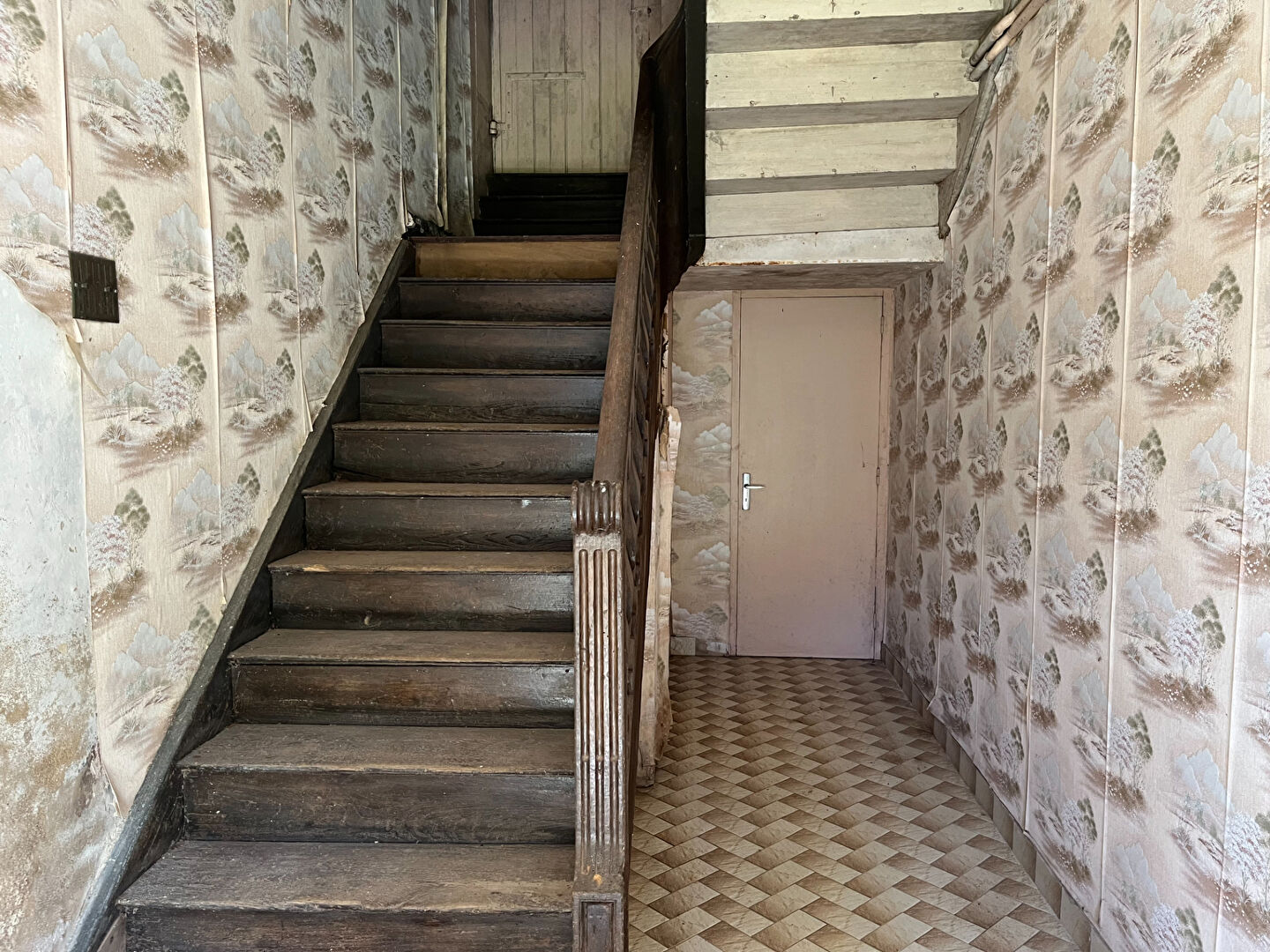 Maison T7 à La chapelle chaussee