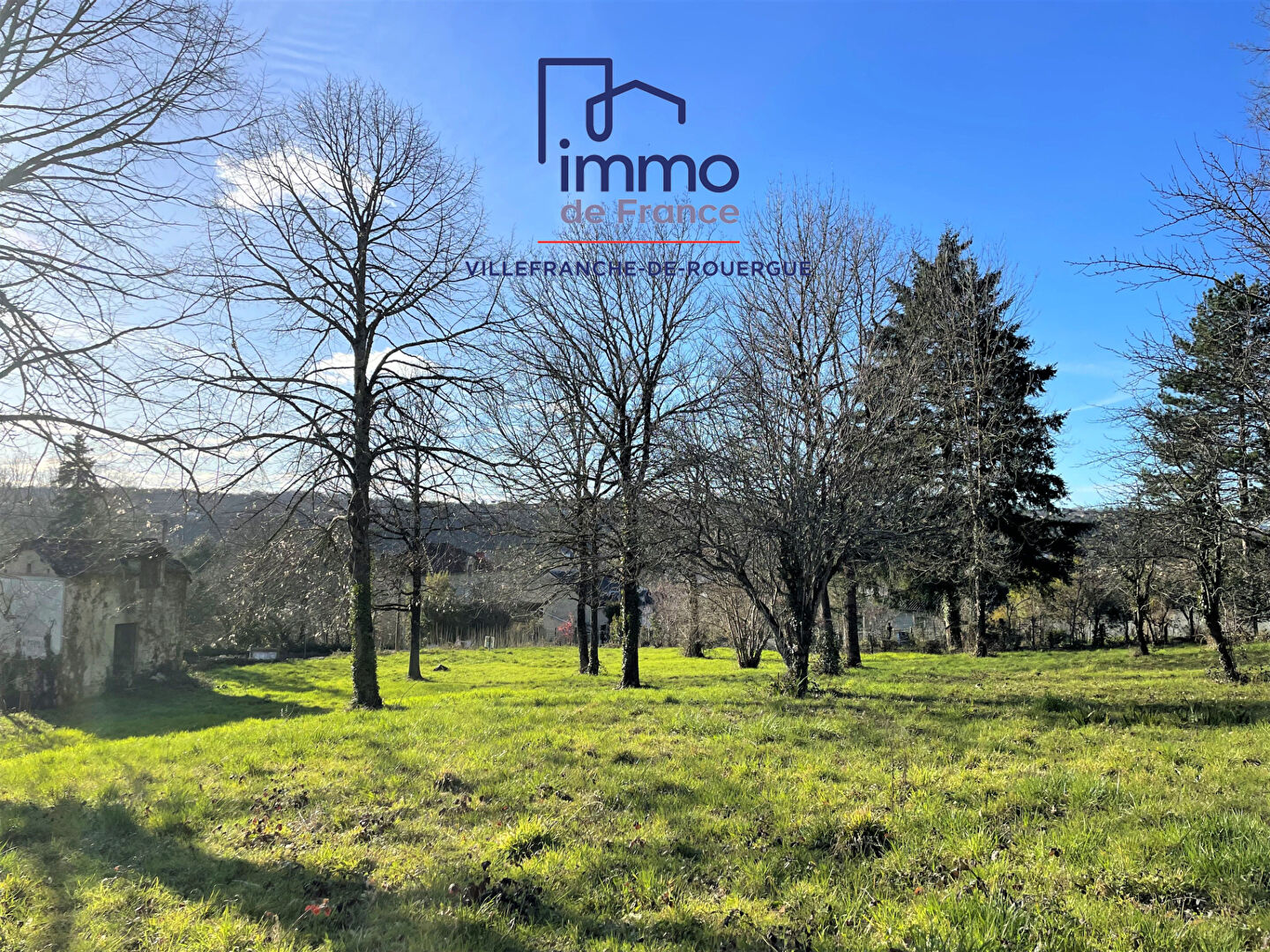 Terrain constructible de 2549 m² proche centre-ville Villefranche De Rouergue
