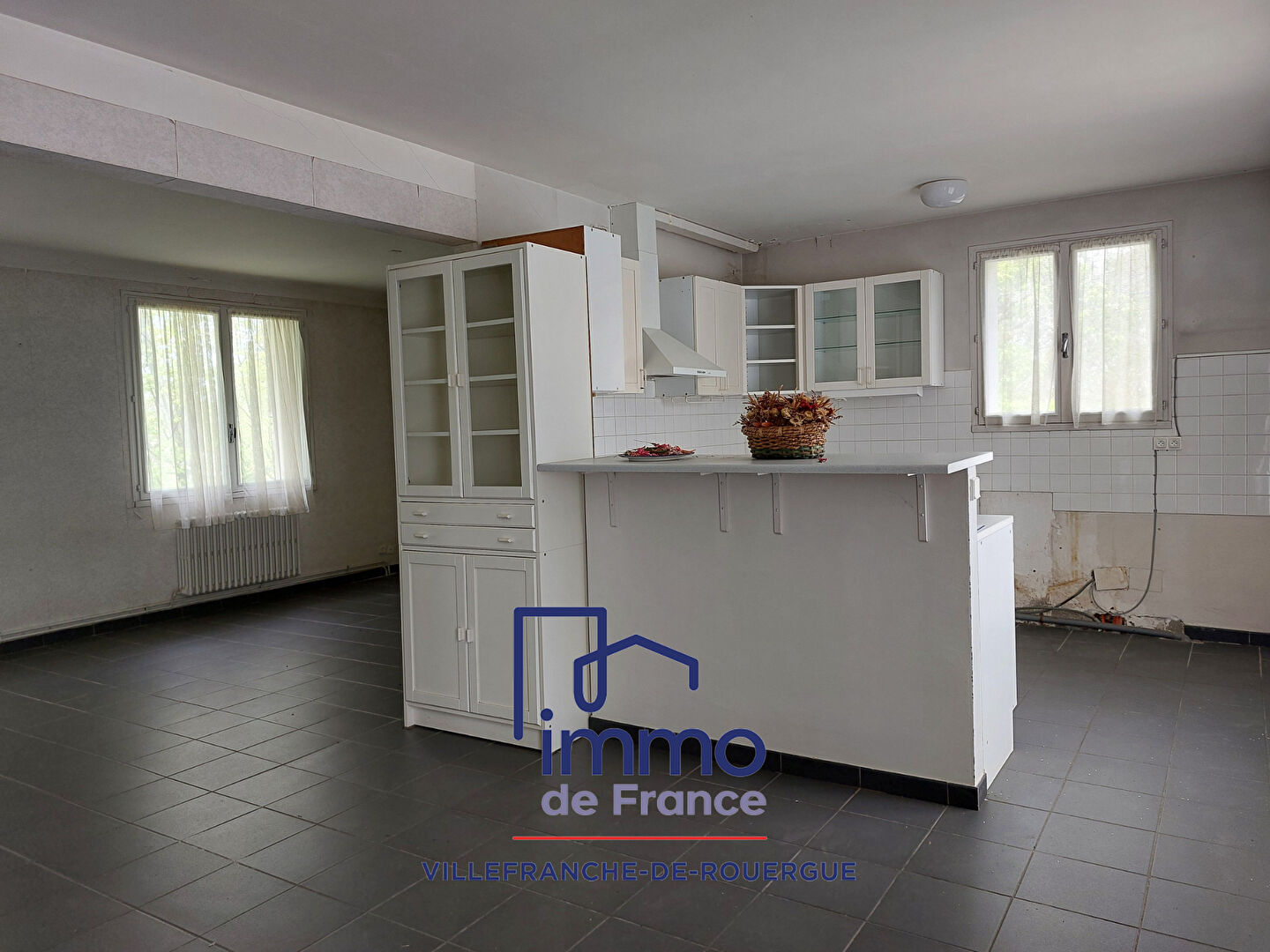 Photo Maison T7/8 sur terrain de 2100 m² de terrain proche commerces. image 4/6