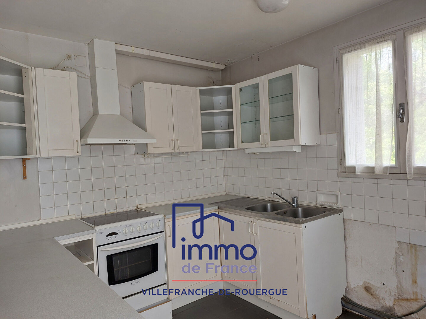 Photo Maison T7/8 sur terrain de 2100 m² de terrain proche commerces. image 5/6