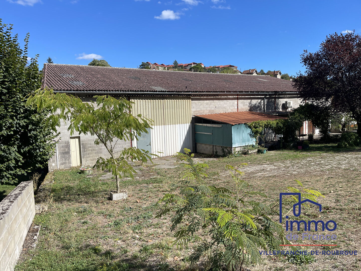 Photo Bel emplacement commercial entrepôt 330 m² + Appartement T5 106 m² sur parcelle de 1360 m² image 2/6