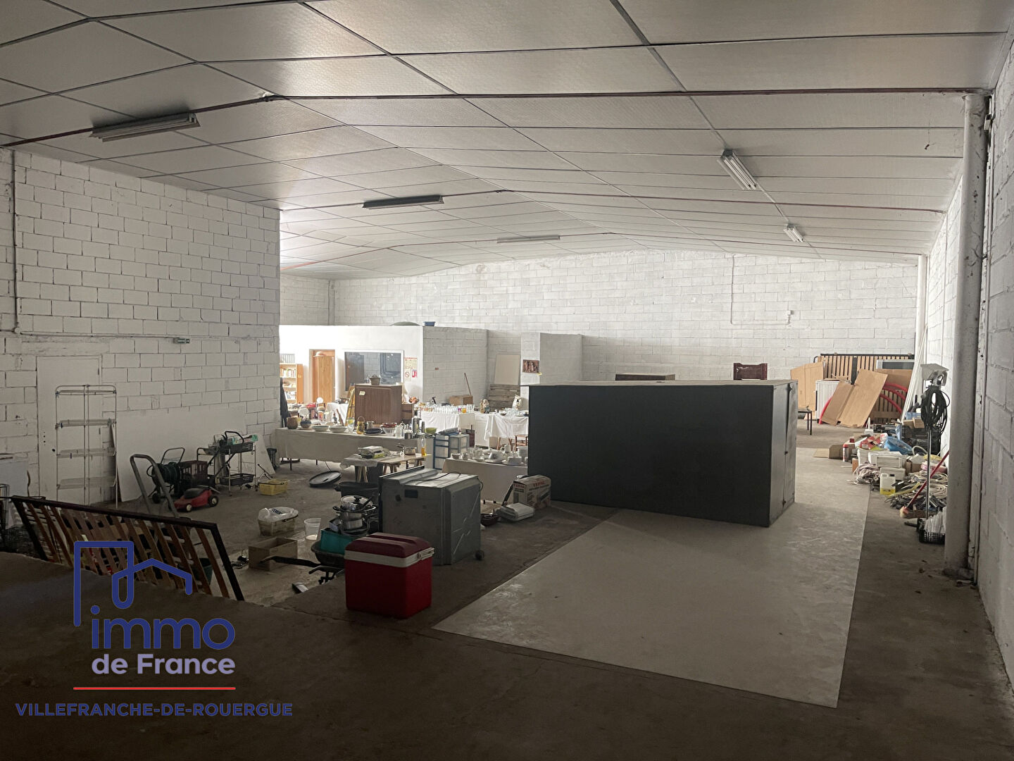 Photo Bel emplacement commercial entrepôt 330 m² + Appartement T5 106 m² sur parcelle de 1360 m² image 3/6