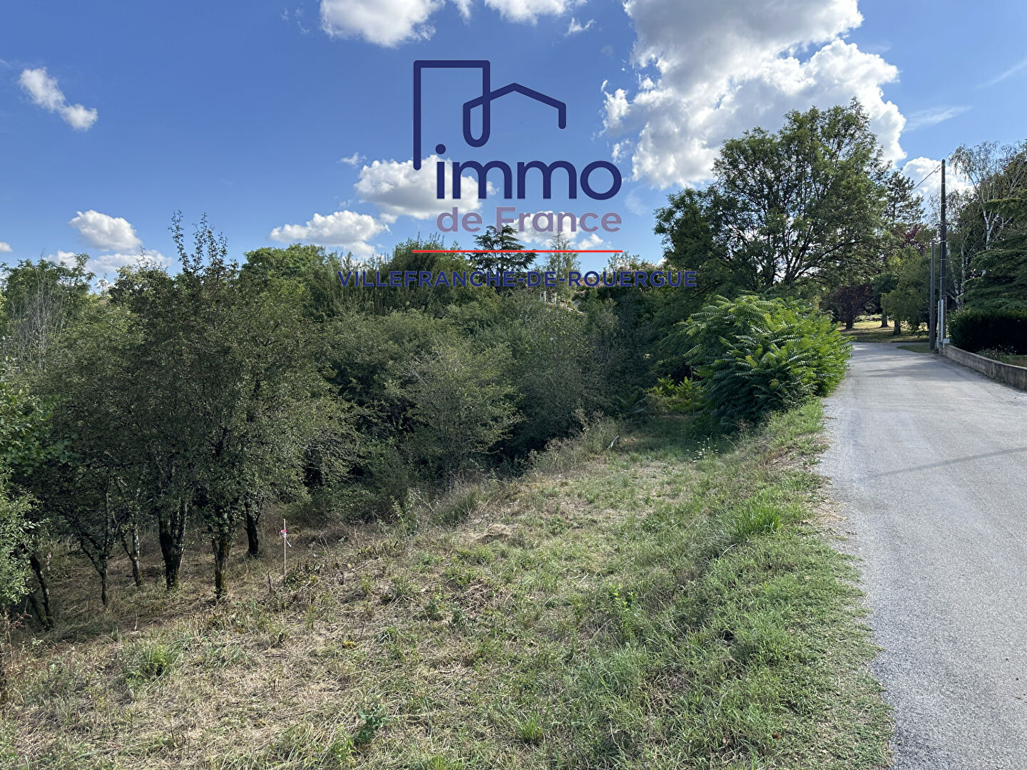 Photo Terrain à bâtir de 1313 m² à proximité à pied de tous commerces image 3/3