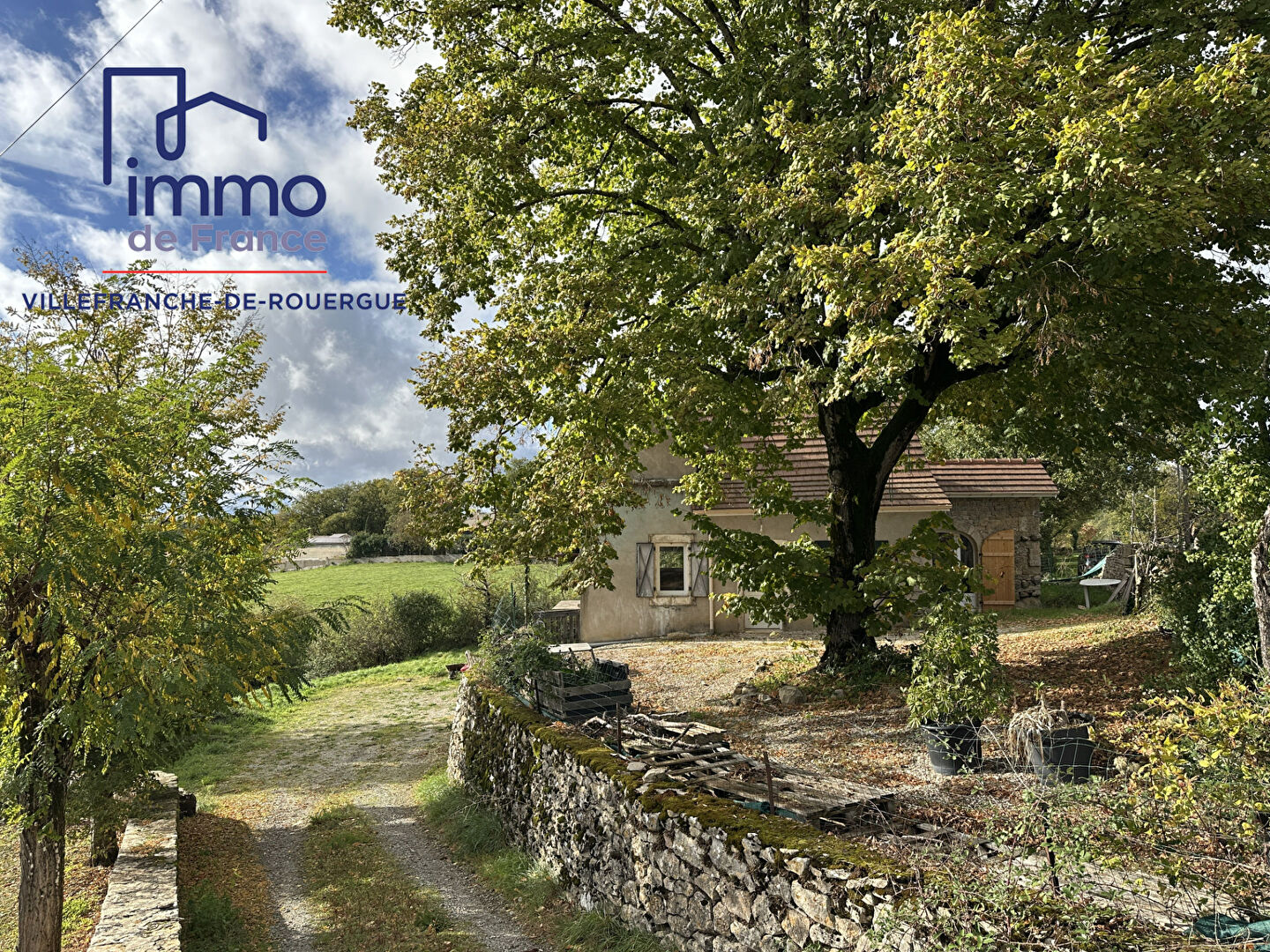 Maison en pierre  3 chambres sur 2222 m² de terrain