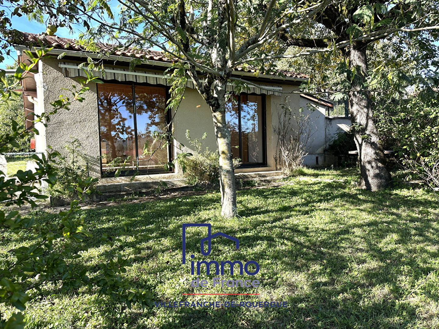 Photo Deux maisons individuelles sur 2372 m² de terrain clos image 2/6