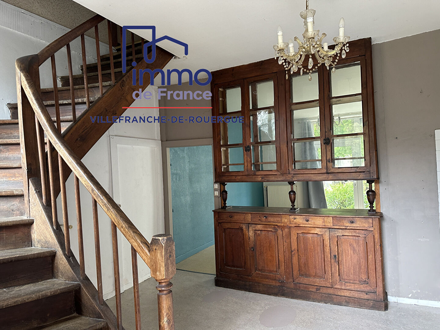 Photo Lanuéjouls, immeuble en pierre, maison et local commercial avec grange et jardin image 3/6