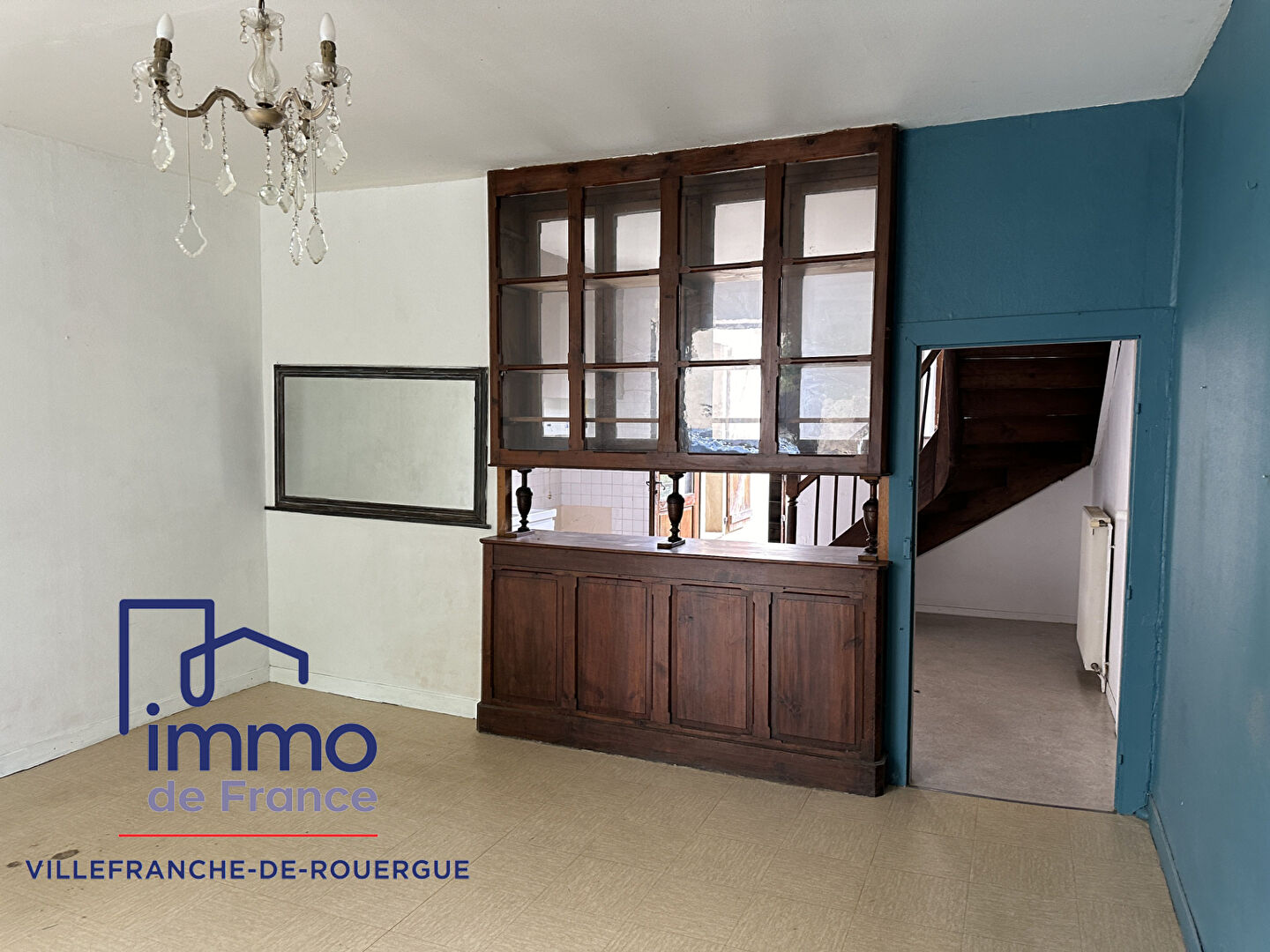 Photo Lanuéjouls, immeuble en pierre, maison et local commercial avec grange et jardin image 4/6