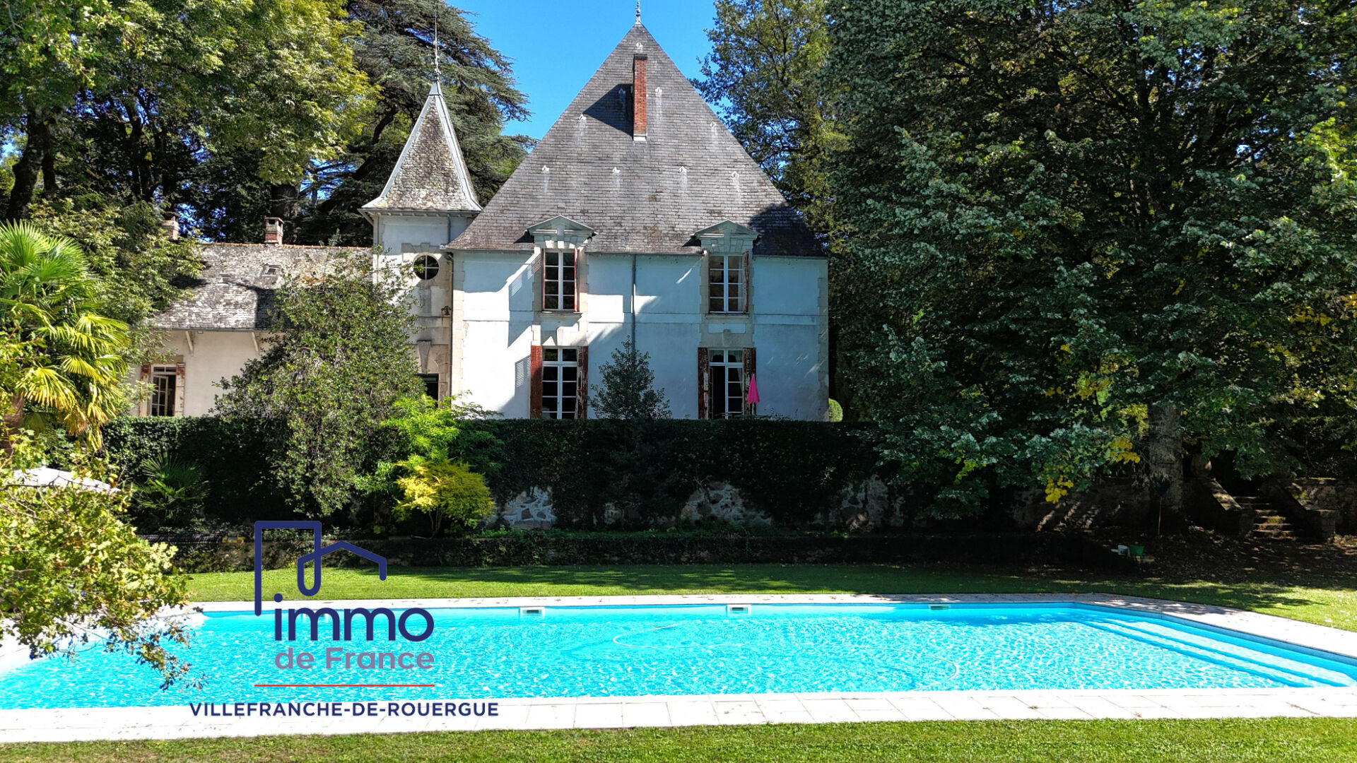 Entre Villefranche et Rodez domaine d'exception, Maison de Maître, ferme et dépendances sur 38 ha attenants