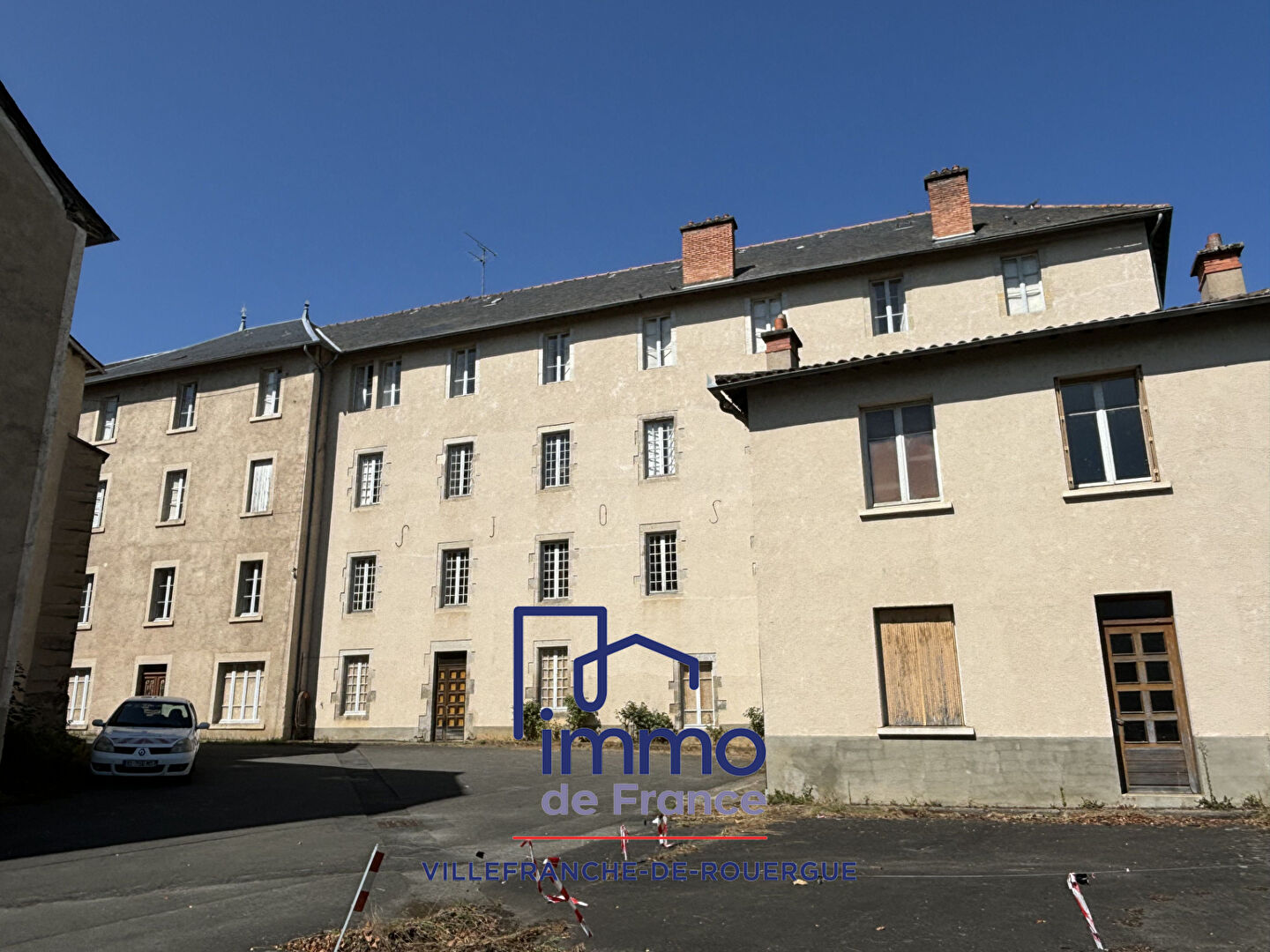 Photo Domaine de TREIZE PIERRES : immeuble et  ferme sur 1.59Ha image 2/6