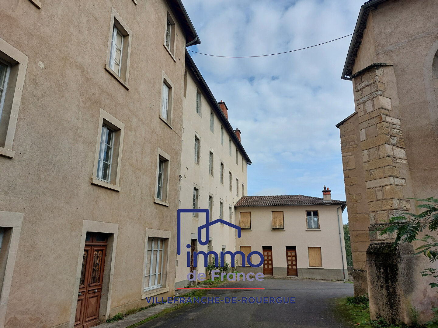 Photo Domaine de TREIZE PIERRES : immeuble et  ferme sur 1.59Ha image 4/6