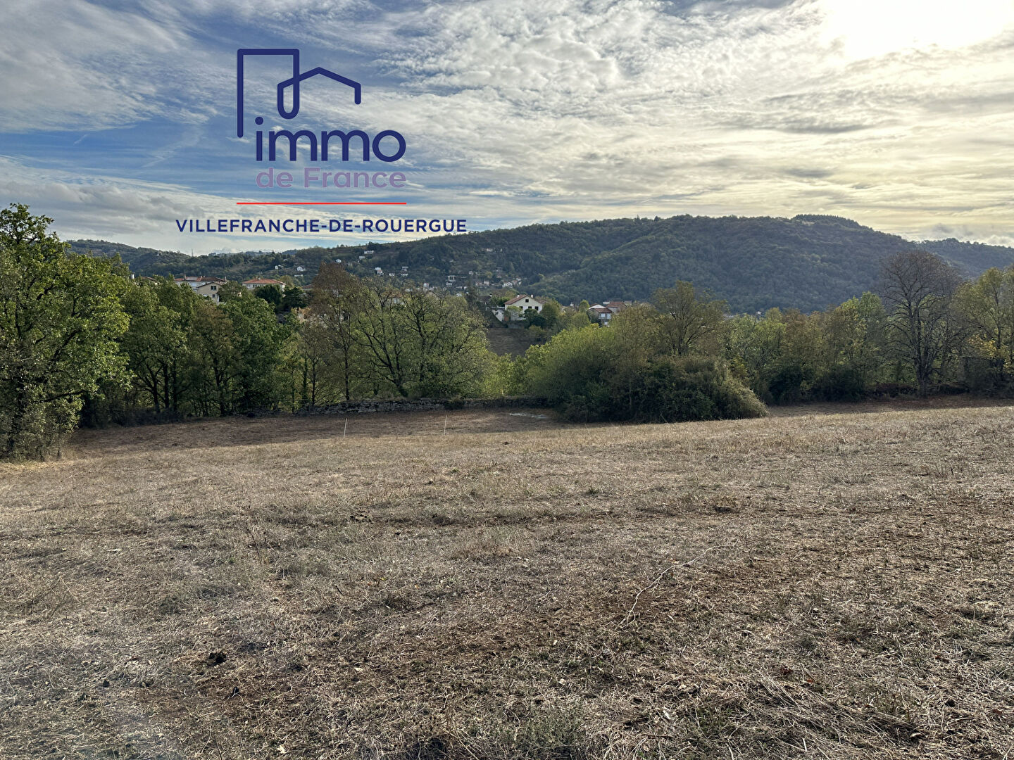 Photo Bâtiment équestre sur  6.5 ha de prés image 2/6