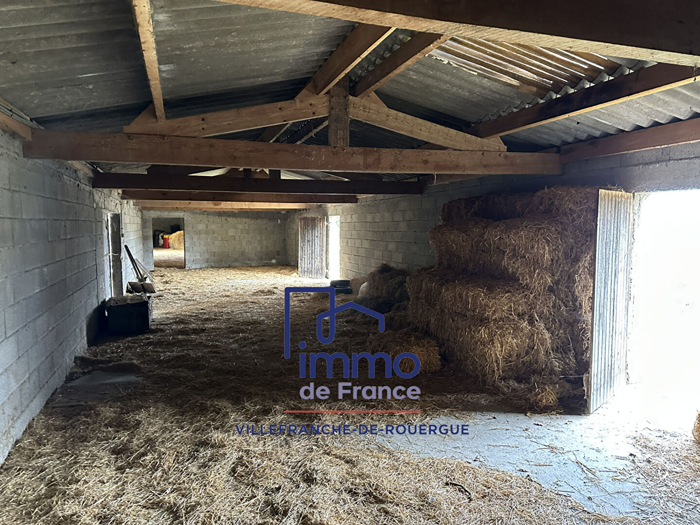 Photo Bâtiment équestre sur  6.5 ha de prés image 5/6