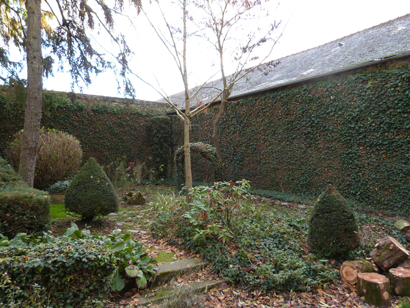 Photo À vendre à VIHIERS - Ensemble immobilier composé de deux maisons d'habitation image 3/6