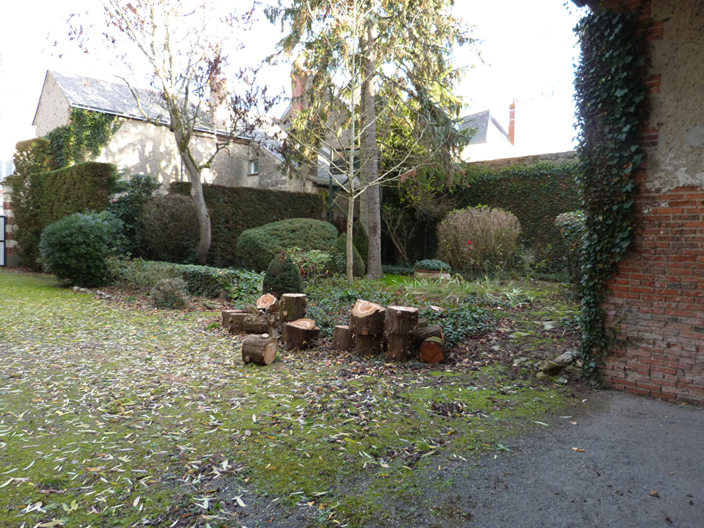 Photo À vendre à VIHIERS - Ensemble immobilier composé de deux maisons d'habitation image 4/6