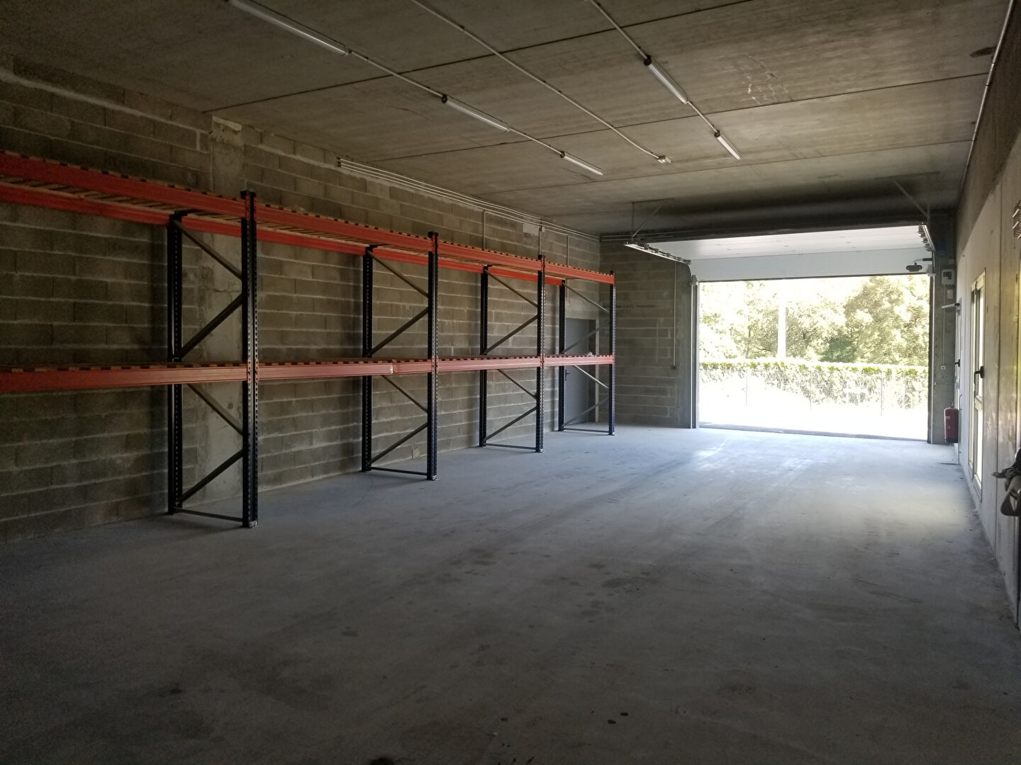 Photo Entrepôt à louer Montussan image 2/3