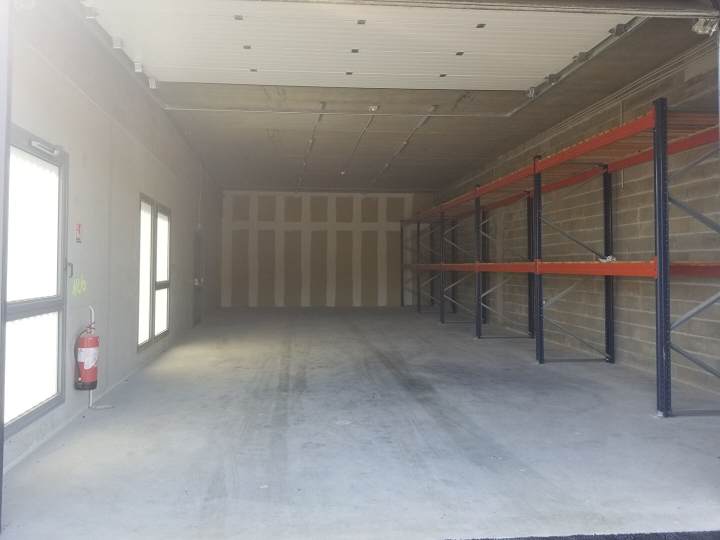 Photo Entrepôt à louer Montussan image 2/2