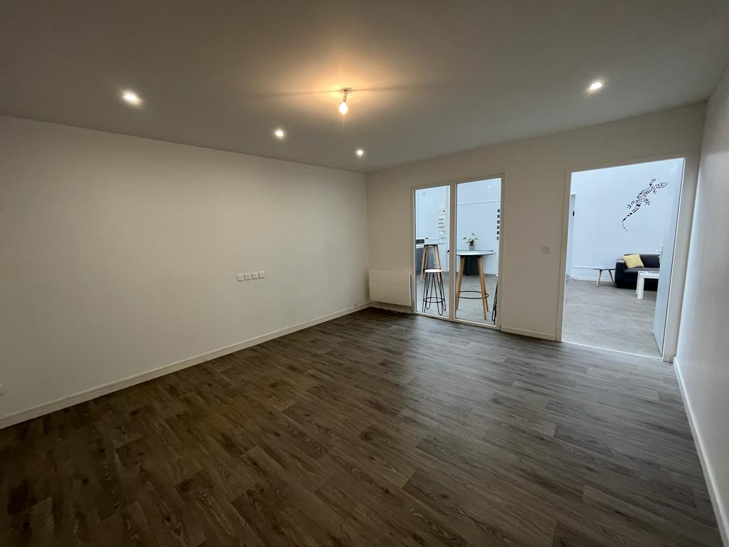 Photo Bureaux à louer TRESSES image 3/4