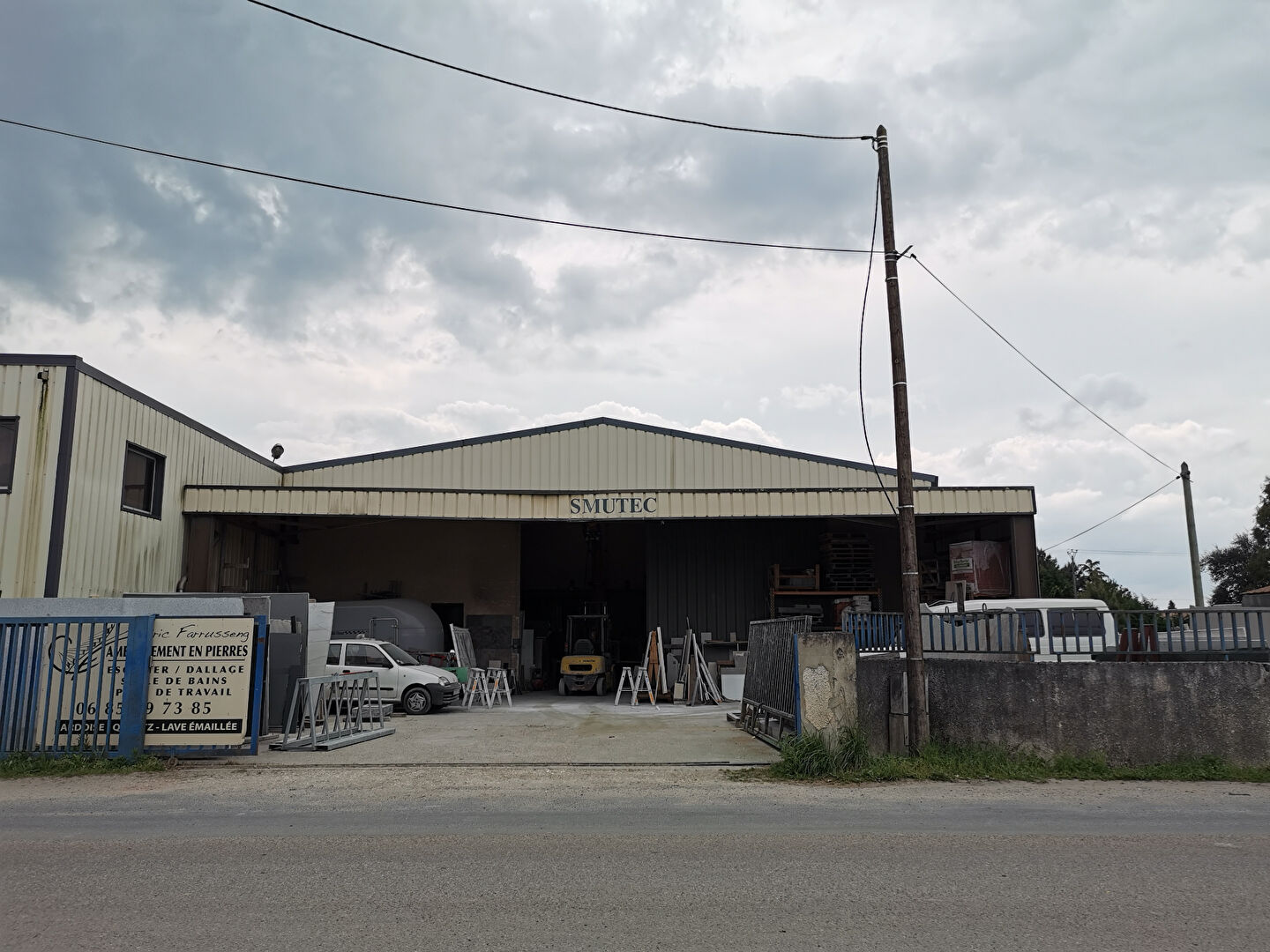 Entrepôt à louer IZON