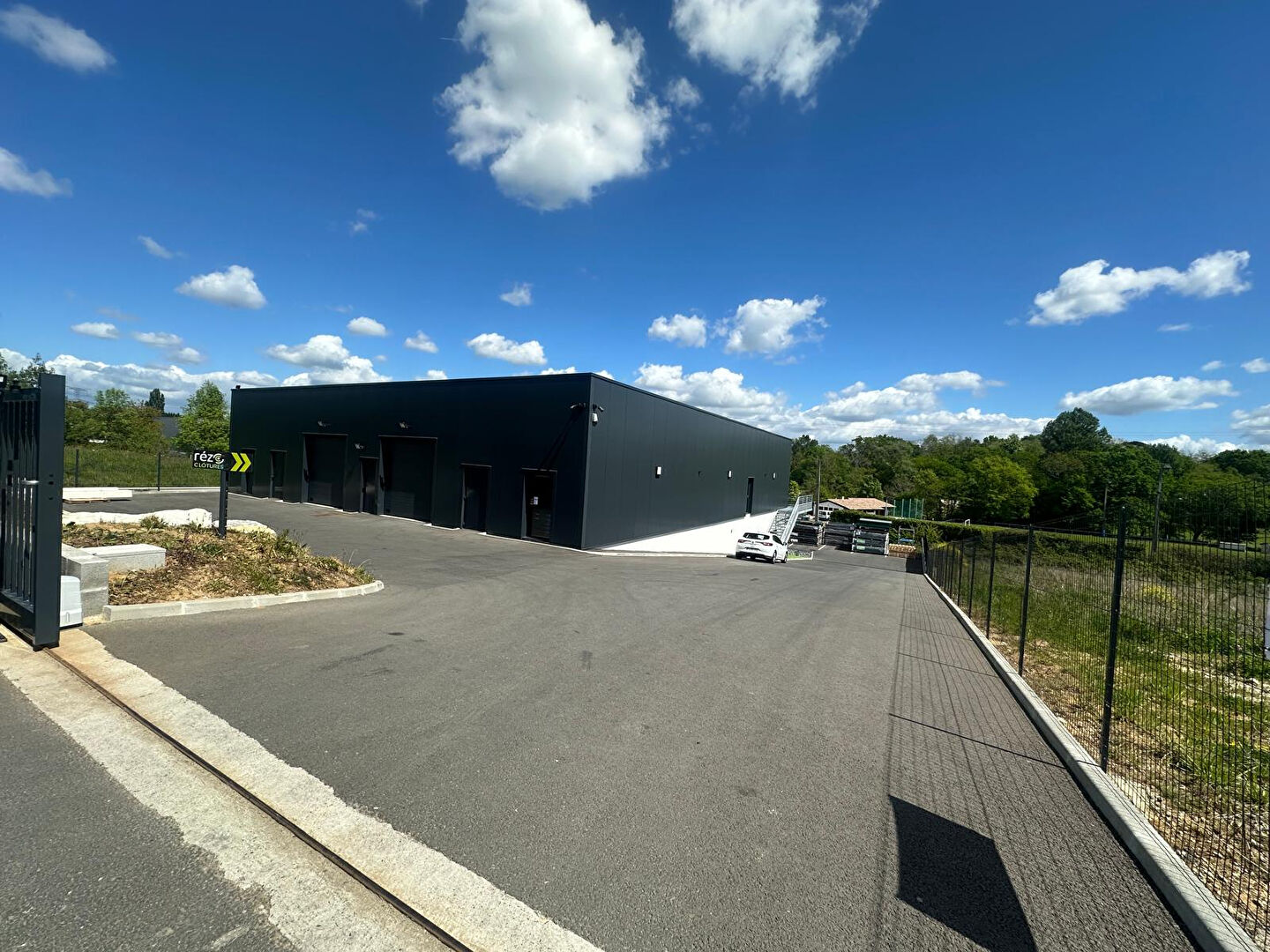 Entrepôt à louer à MONTUSSAN