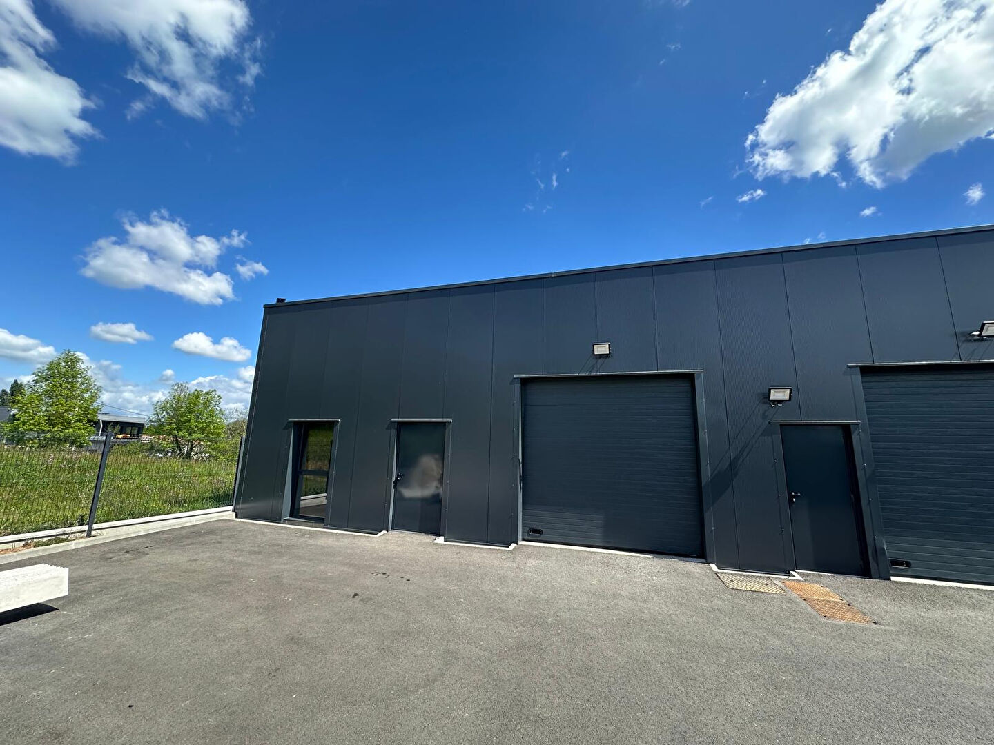 Photo Entrepôt à louer à MONTUSSAN image 2/5