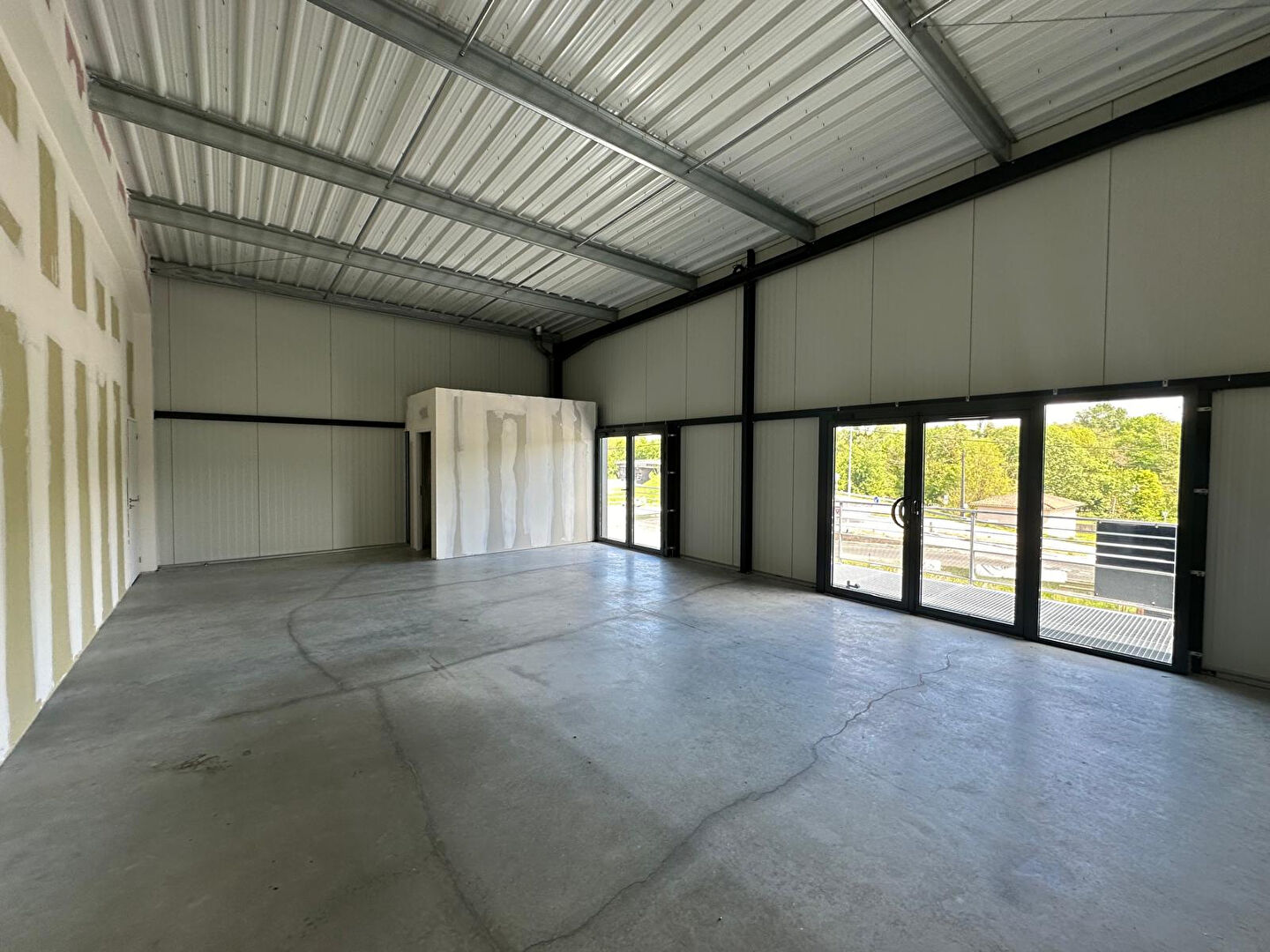 Photo Entrepôt à louer à MONTUSSAN image 5/5