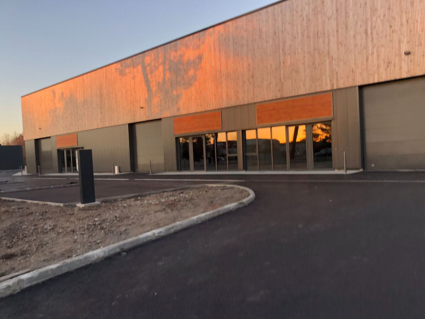 Photo Entrepôt à vendre Bassin d'Arcachon image 2/6