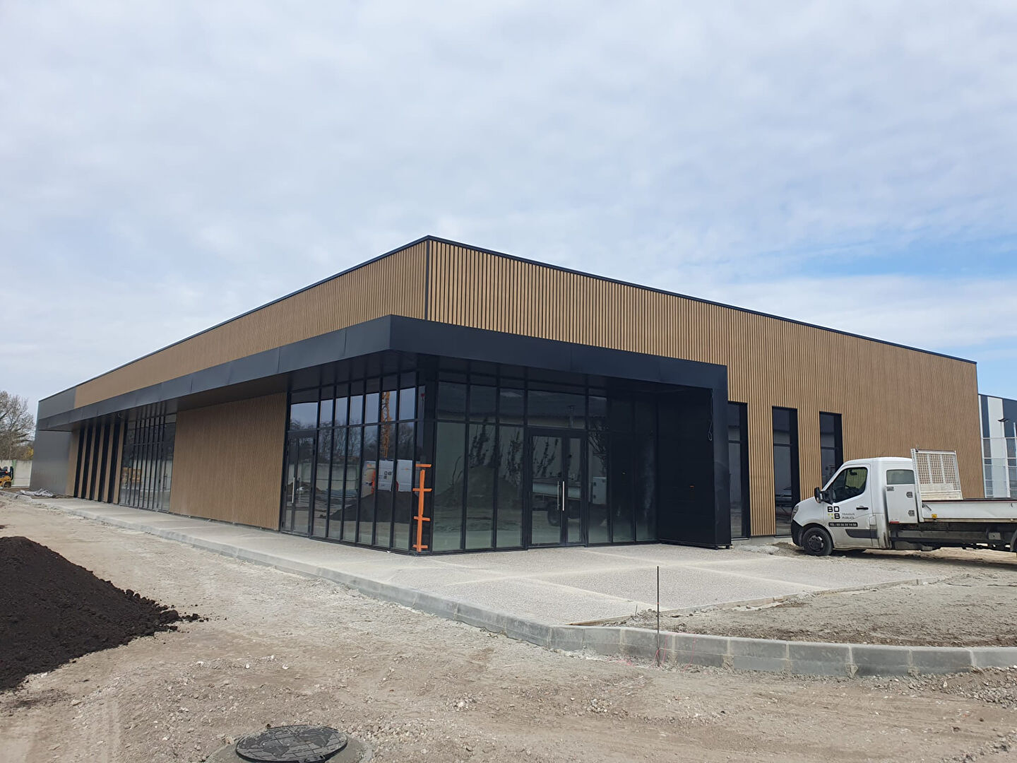 Photo Local commercial à louer SAINTE EULALIE image 1/6