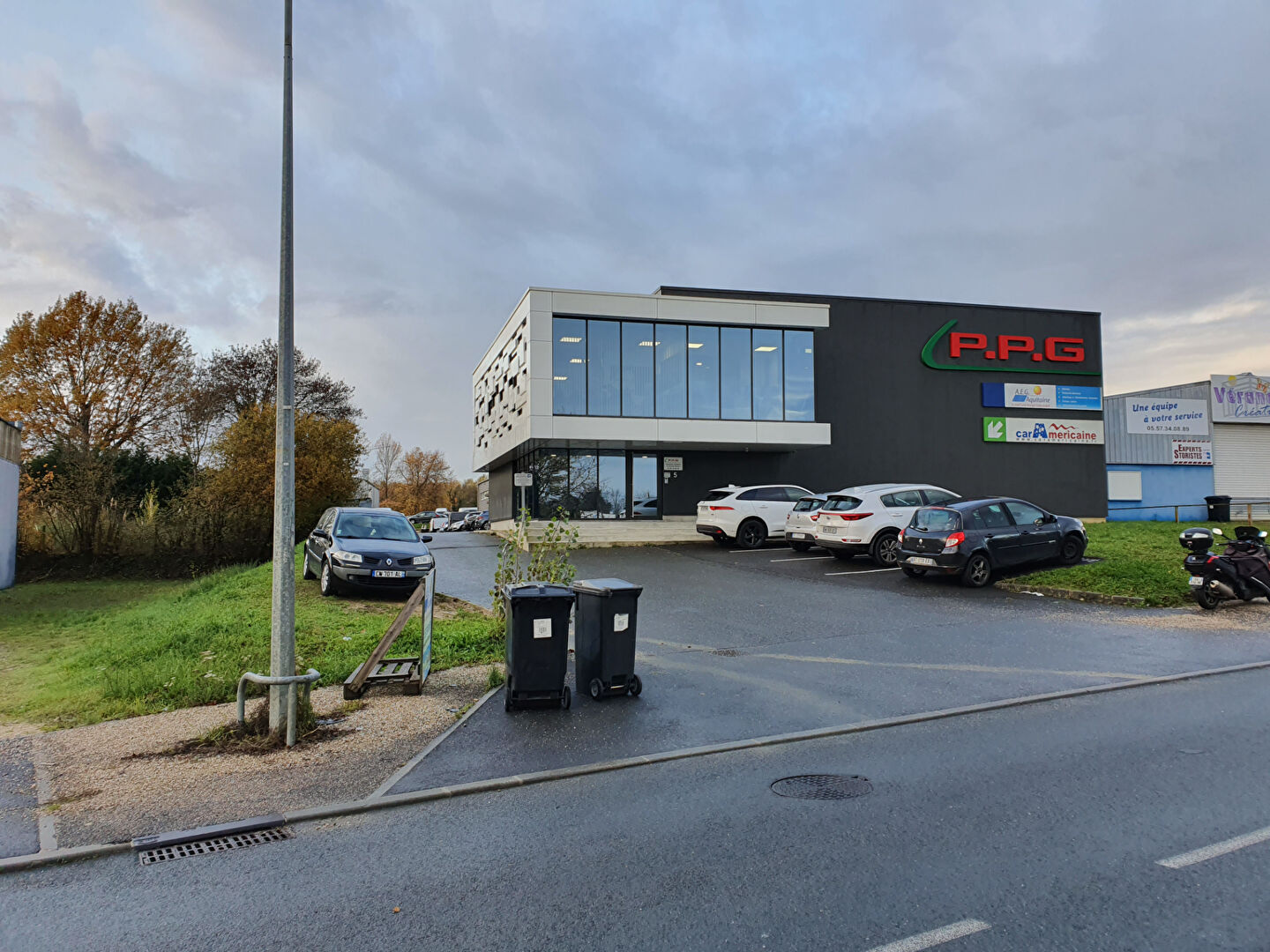 Photo Entrepôt à louer YVRAC image 2/4